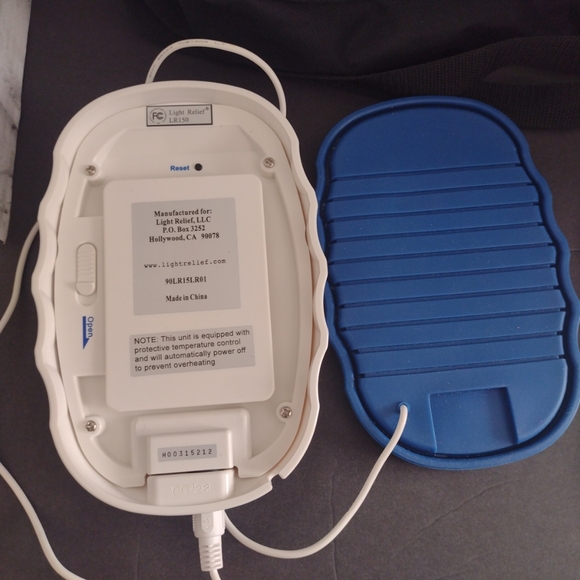Light Relief LR150 Infrared Therapy Pain Relief Device W/Carrying Case - Manual - Picture 2 of 5